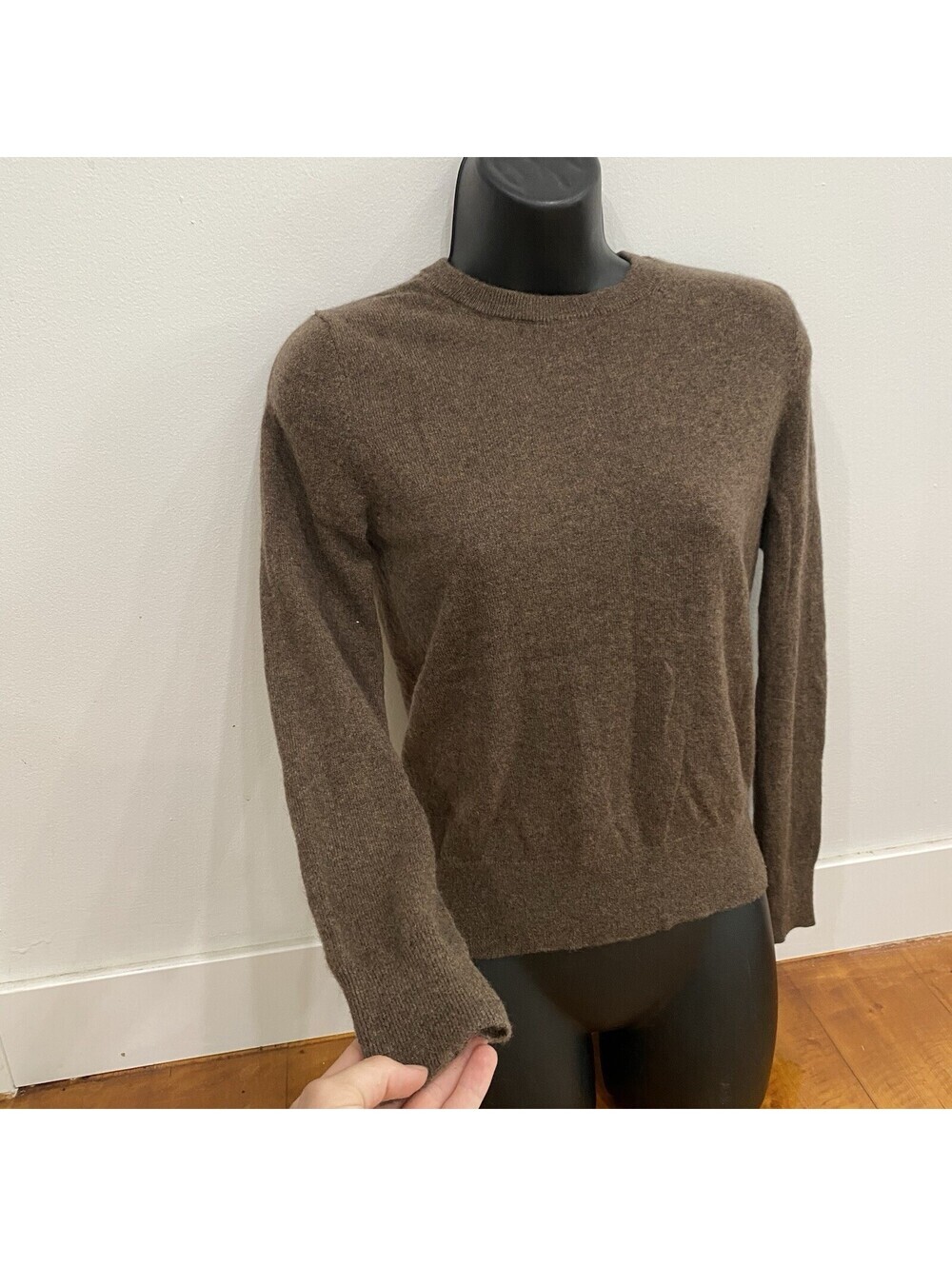 Quince Women’s 100% Mongolian Cashmere Crew Neck Sweater Size XS Brown EUC